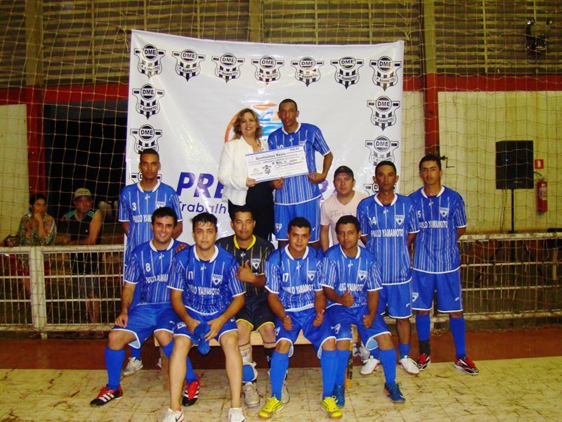 Foto: A equipe vice-campeã recebeu um cheque de R$ 500,00, entregue pela Marialba Carneiro, Vice-prefeita e Secretária de Educação 