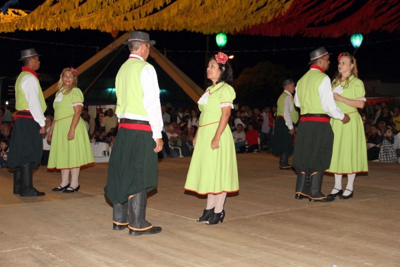 Foto: Durante apresentação do Grupo Folclórico de Danças Tradicionais Gaúchas de ISA