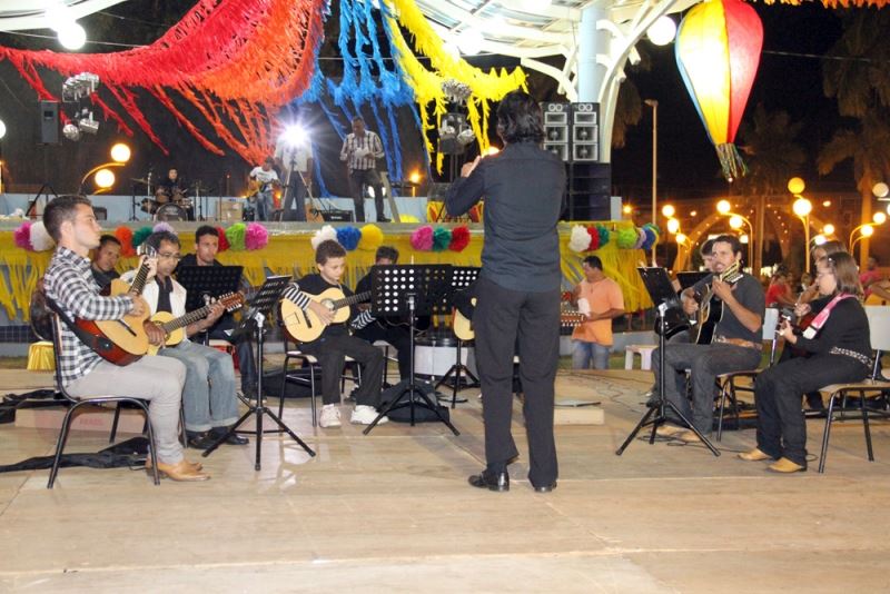 Foto: Durante apresentação da Orquestra de Viola Caipira “Projeto De Bem Com A Vida”
