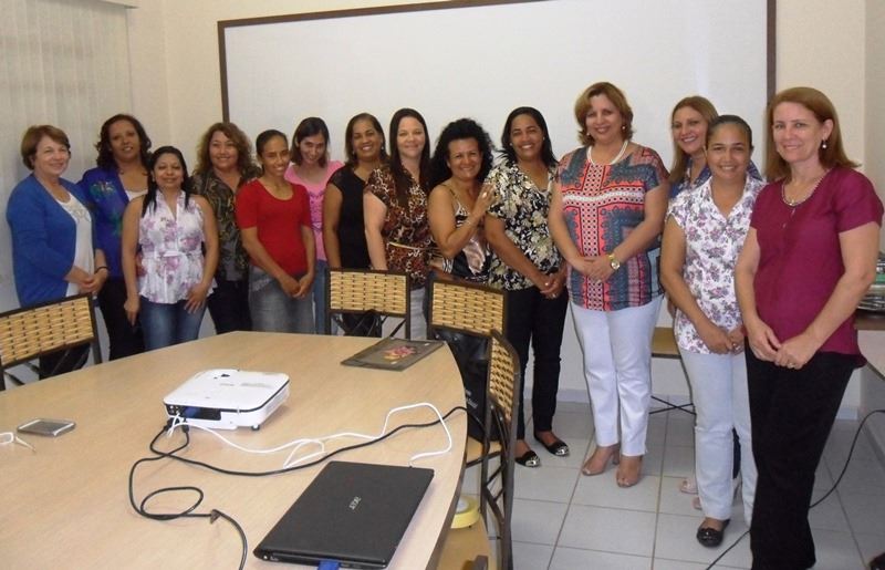Foto: Secretária de Educação Marialba Carneiro, professores e gestores da Rede Municipal de Ensino