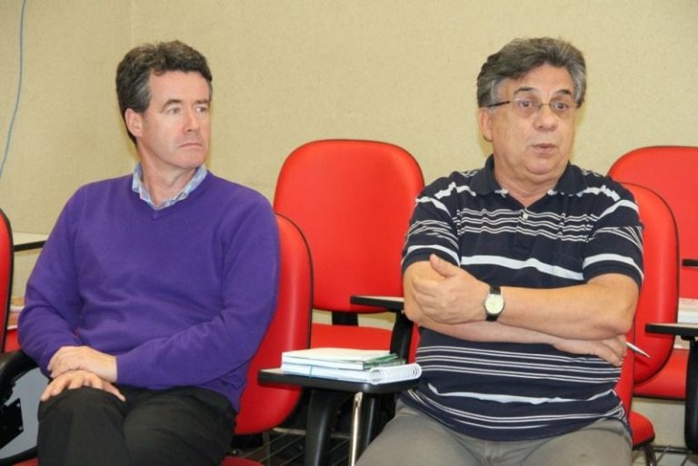 Foto: Profº Gordon Hamilton (esq.) e Dr. Reginaldo Peçanha Brazil (dir.)