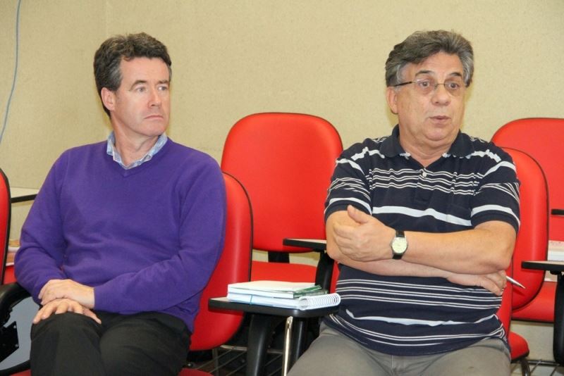 Foto: Profº Gordon Hamilton (esq.) e Dr. Reginaldo Peçanha Brazil (dir.)