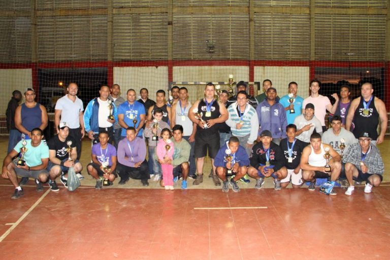 Competidores no Campeonato Municipal de Supino
