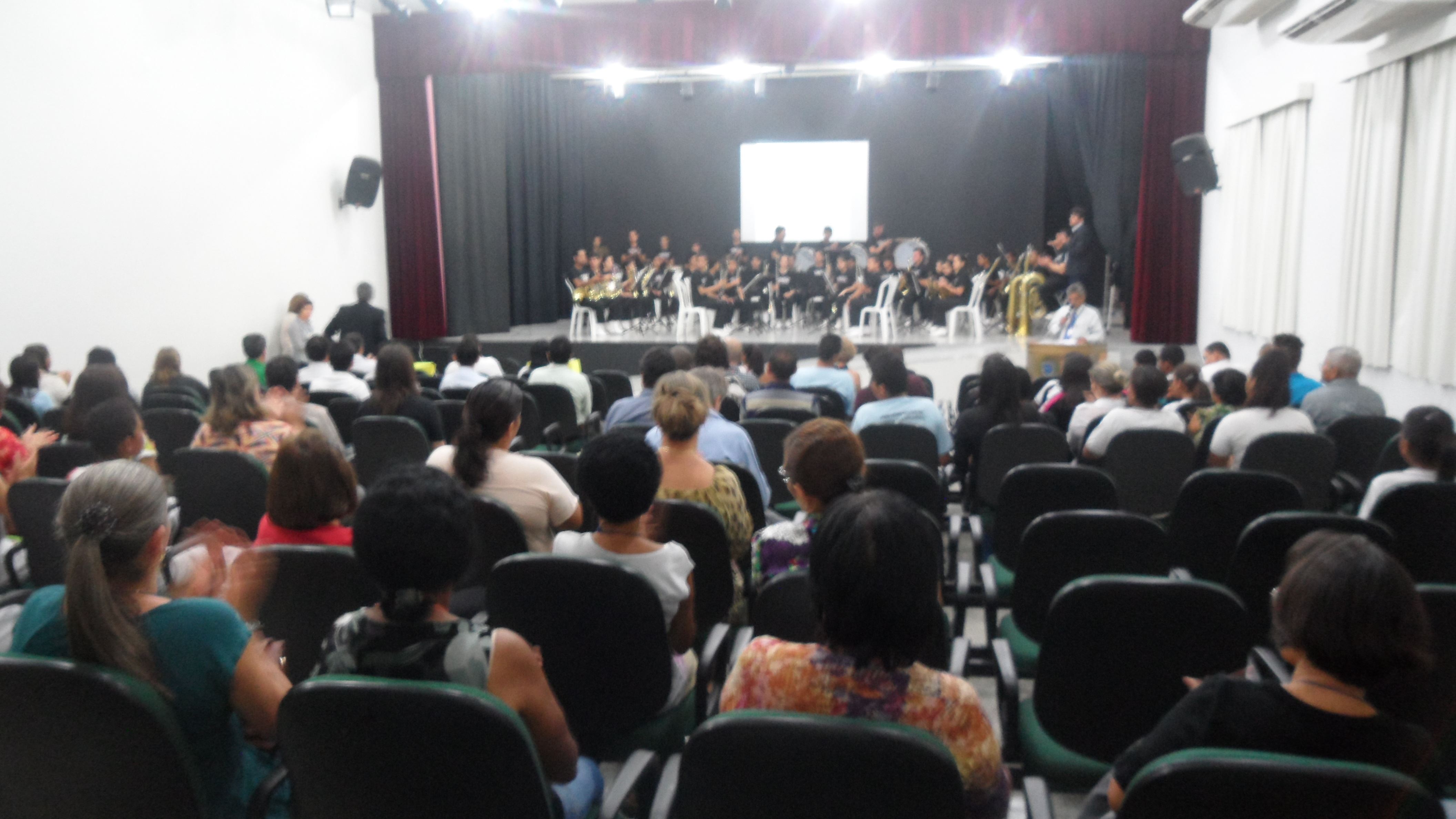 A Orquestra de Sopros e Percussão - FACMOL, realizou uma apresentação na Conferência