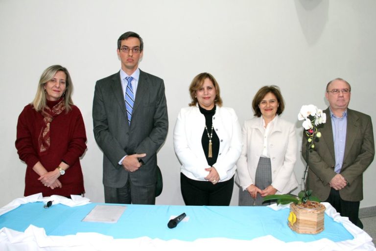 A Secretária Ana Okajima, Exmo. Dr. Gabriel Marson, A vice-prefeita Marialba Carneiro, a Secretária Carmem Paiva e o Presidente da OAB Thyrso de Carvalho Jr.