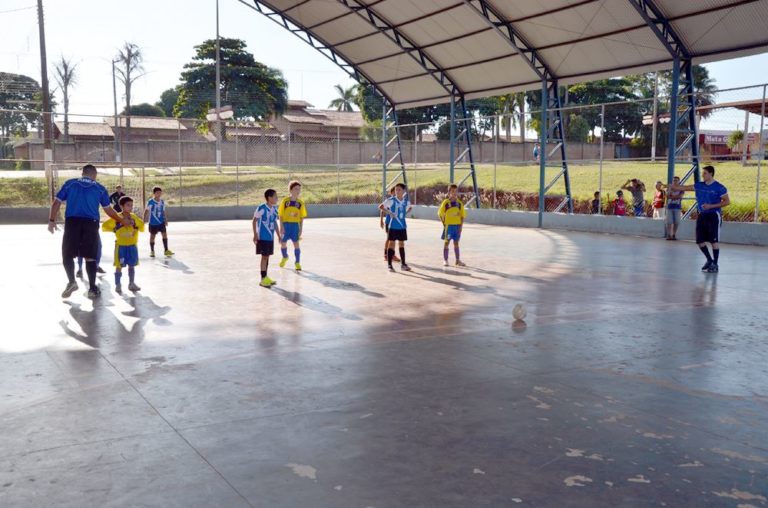 Equipes de futsal menor de Pereira Barreto jogam neste sábado