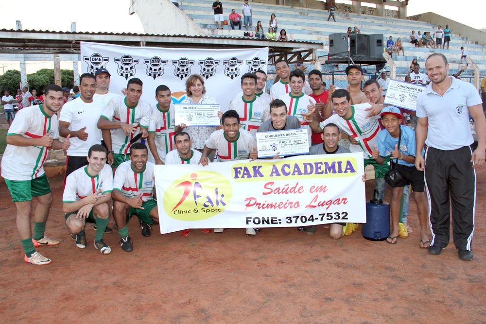 Equipe da FAK Academia campeã do Campeonato Municipal de Futebol Amador