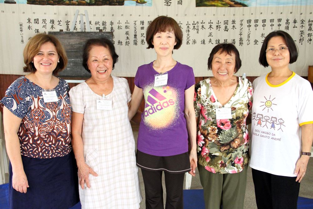 A Secretária Municipal de Sáude, Carmem Paiva, e as professoras Seiko e Leiko e as senhoras Akiko e Sachiko