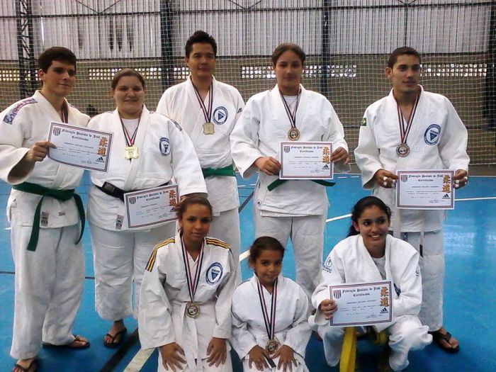 Equipe de Judô de Pereira Barreto em competição na cidade de Lins