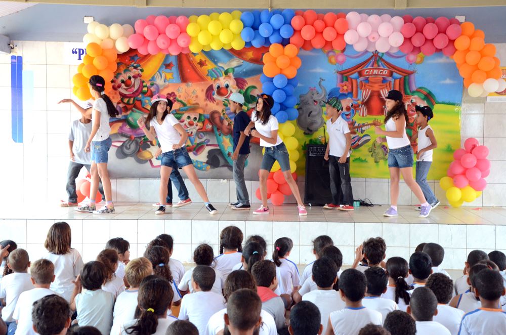 Apresentação de Dança, realizada pelos alunos da EMEB "Profª Maria Elza de Aguiar Domingues"