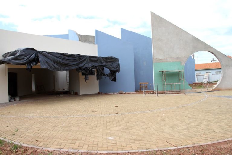 Foto da frente do Centro de Formação e Normas Pedagógicas