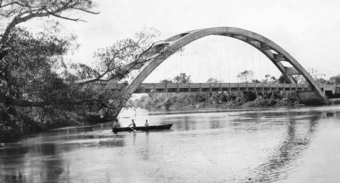 Foto antiga da Ponte Novo Oriente