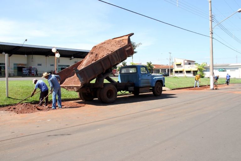 Remocao de borrachudos realizada anteriormente na Rua Fauzi Kassin