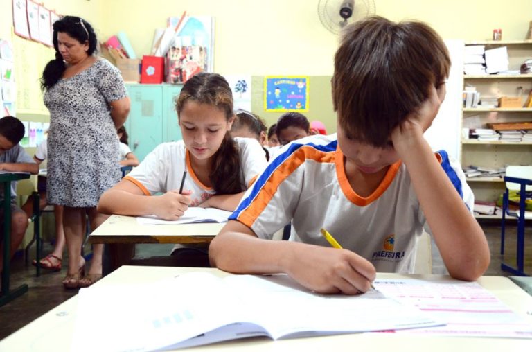 Alunos da EMEB "Profª Celda Mello de Oliveira" fazem a Prova Brasil