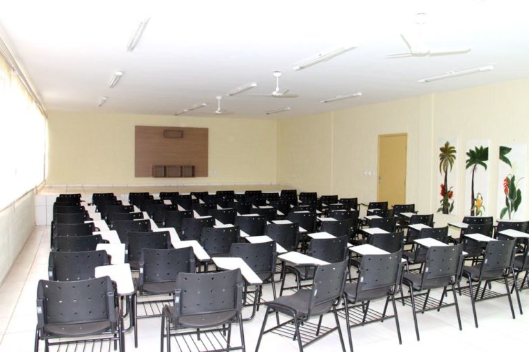 Interior do Anfiteatro na EMEB "Com. Hirayuki Enomoto"