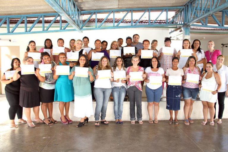 Alunos do Curso de Cuidador de Idosos recebem seus certificados