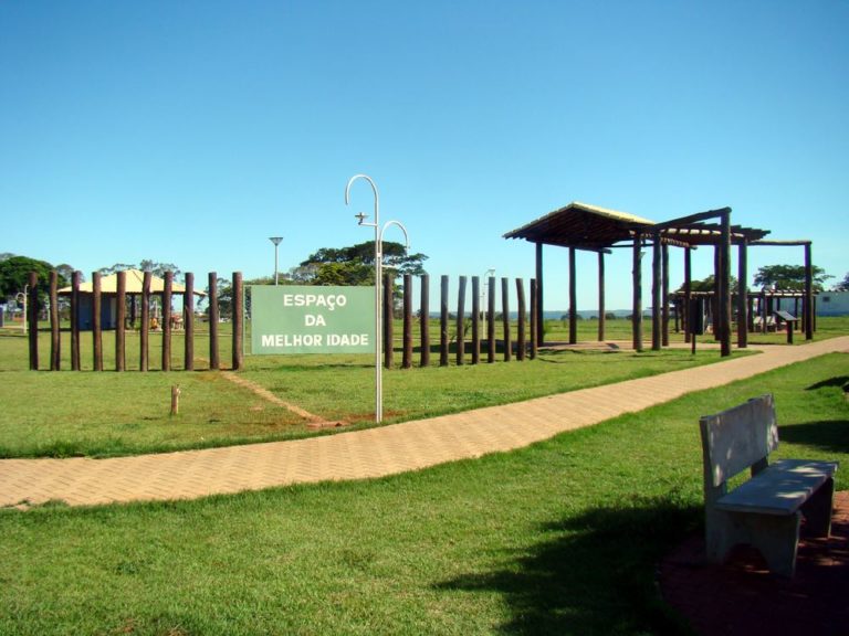 Praça da Melhor Idade, local reservado para o população da terceira idade