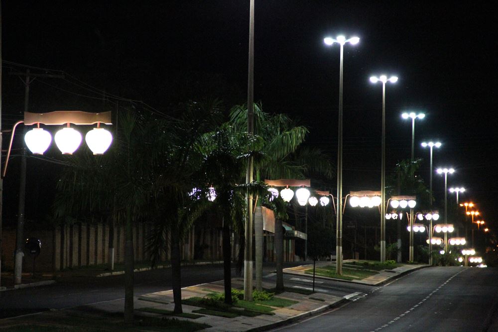Nova iluminação na Avenida Benedito Jorge Coelho, entre a Rua Pará e a Avenida Humberto Liedtke