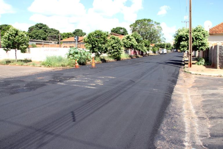Rua Fauzi Kassin está sendo recapeada