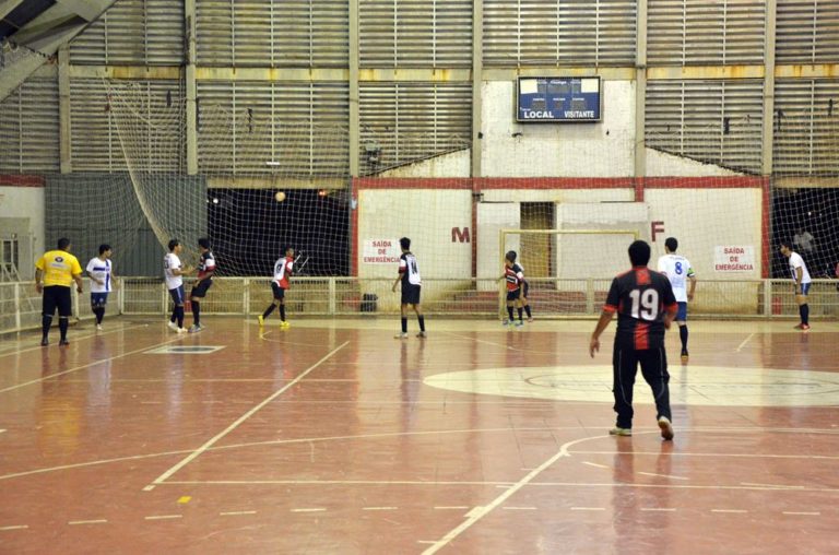 Lance do jogo entre Soca Bica Nela e Meninos da Vila