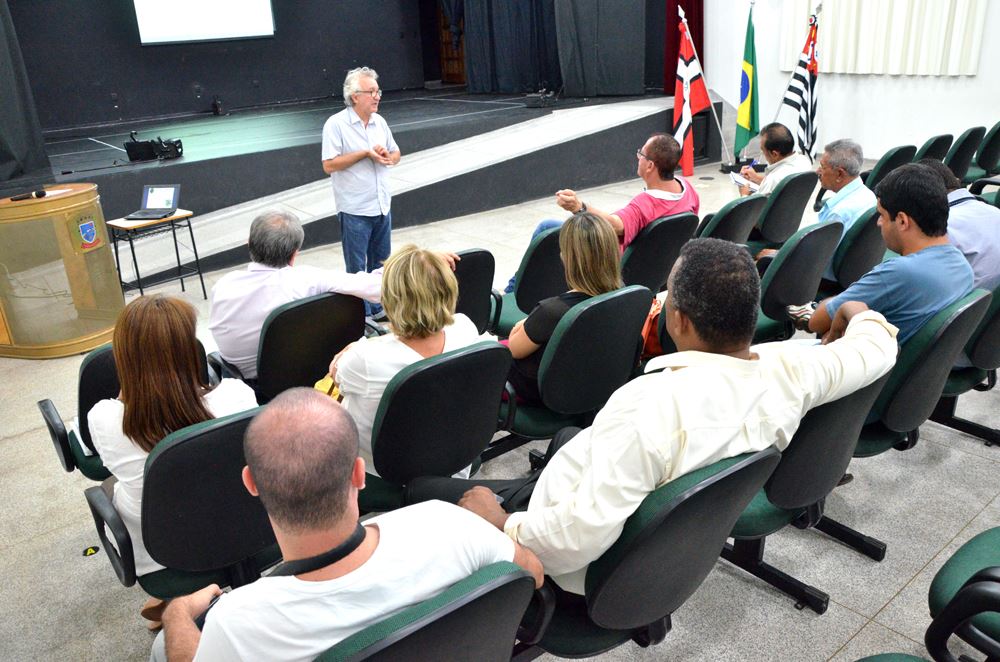 Segunda reunião, realizada na Casa da Cultura, contou com a participação de alguns munícipes de Pereira Barreto