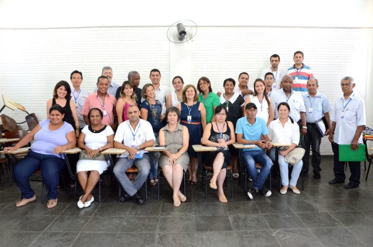 Conselheiros municipais e funcionários da Saúde