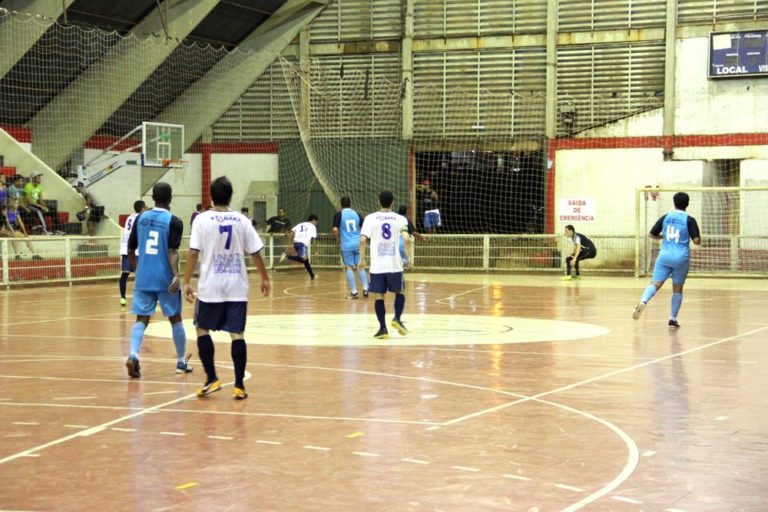 Lance do jogo entre Bohemios e Soca Bica Nela