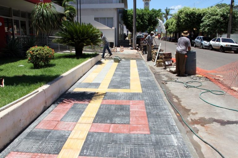 Calçadas na Rua Cozo Taguchi