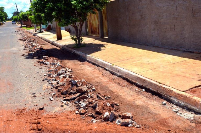 Reconstrução das guias e sarjetas