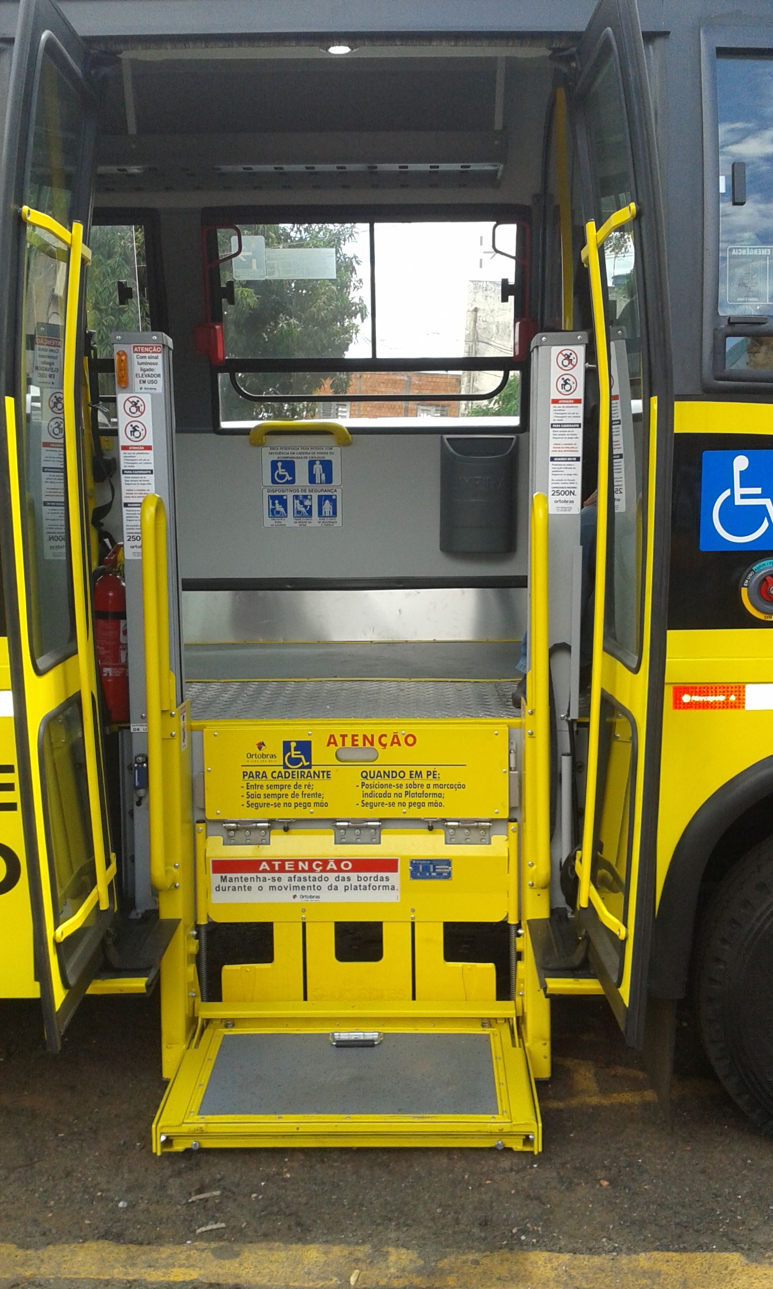 Novo ônibus atende a deficientes físicos