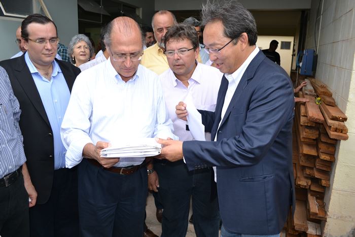 Prefeito Arnaldo Enomoto e o Governador Geraldo Alckmin