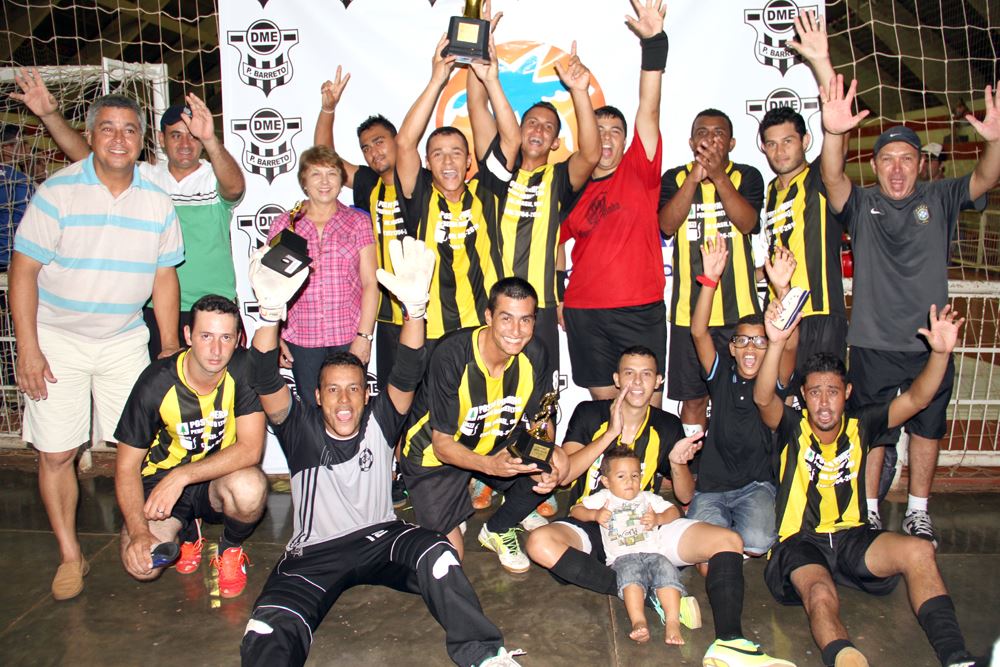 PEBEC comemora o título do Campeonato Regional de Futsal Amador