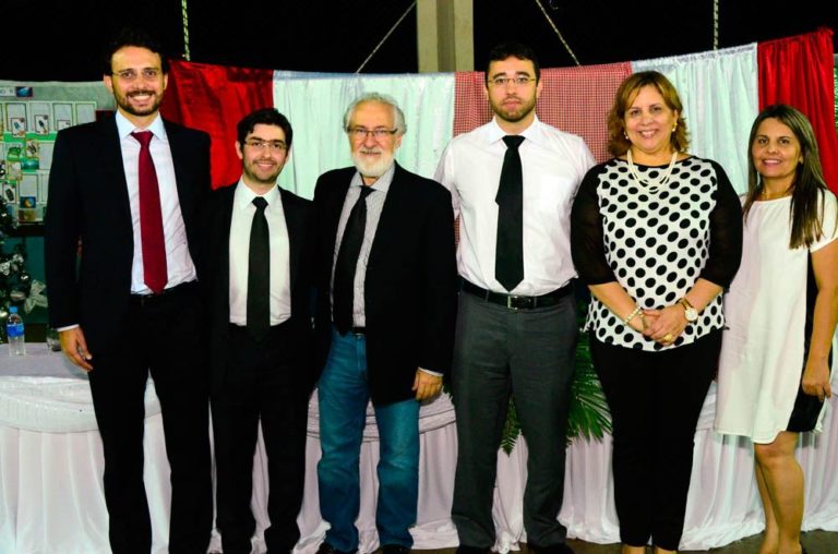Da esq. para a dir: o Juiz Ricardo Cunha, o promotor Robson Alves, o Profº Nino Paixão, o promotor Rafael Viana, a Secretária de Educação, Marialba Carneiro e Diretora da EMEB, Silmara Muniz