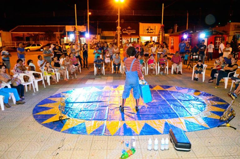 Peça "Um Elogio a Bobagem"
