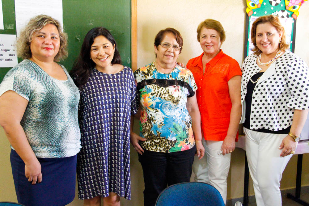 Flávia Oshima, a segunda da esquerda para a direita, veio conhecer a estrutura do sistema de Educação de Pereira Barreto
