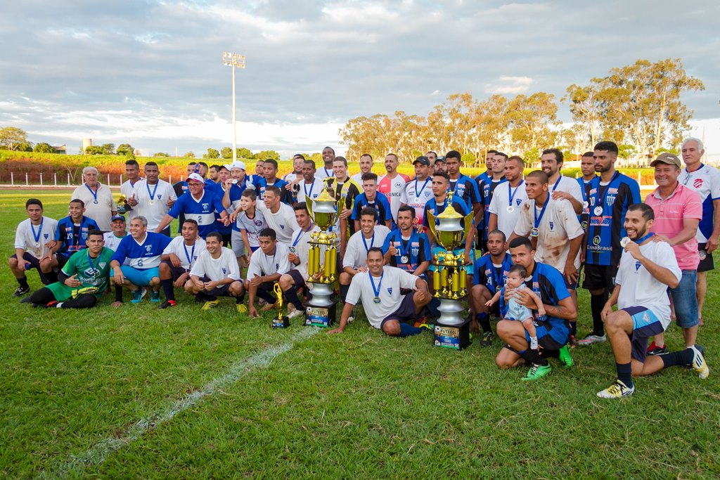 As equipes, juntas, celebraram juntas a final da competição