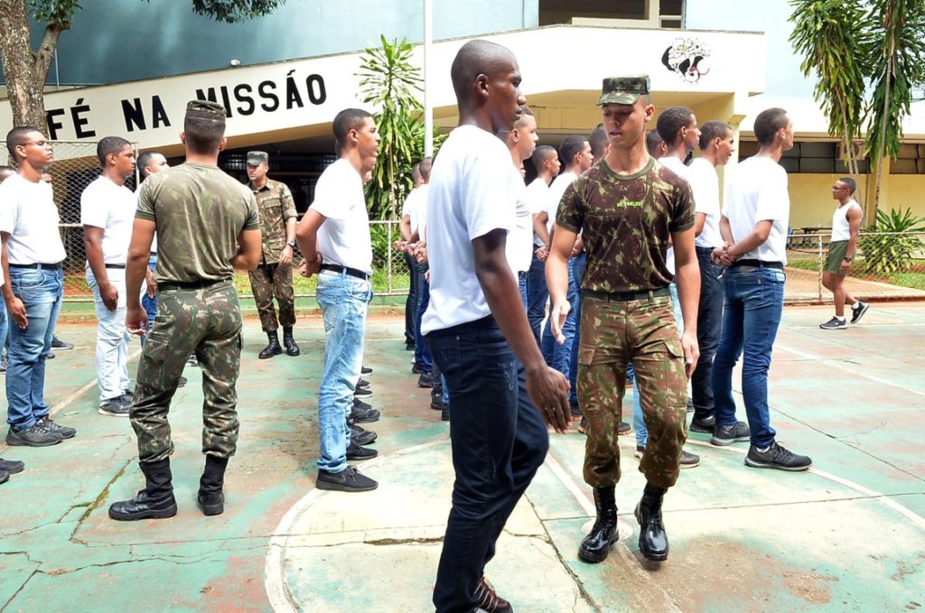 Exército Brasileiro - Chegou a hora de se alistar! Se você é do sexo  masculino e completa 18 anos em 2018 (independente do mês de aniversário),  você deve se alistar até 30