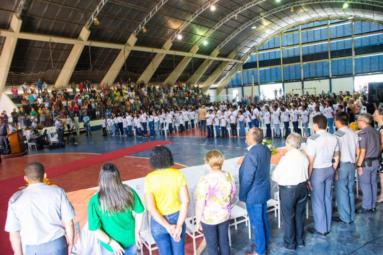 Polícia Militar entrega certificado do PROERD para cerca de 350 alunos das 5ª e 7ª séries do ensino fundamental em Pereira Barreto