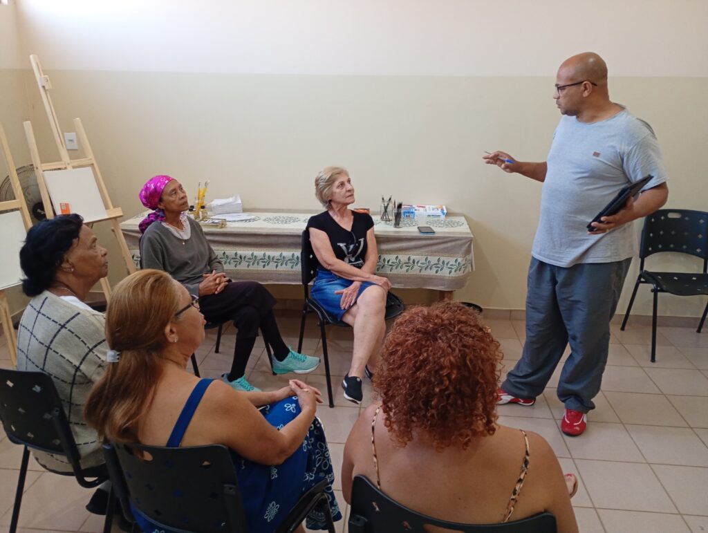 Centro de Convivência da Pessoa Idosa Inicia Oficina de Pintura em Tela para o Grupo Florescer