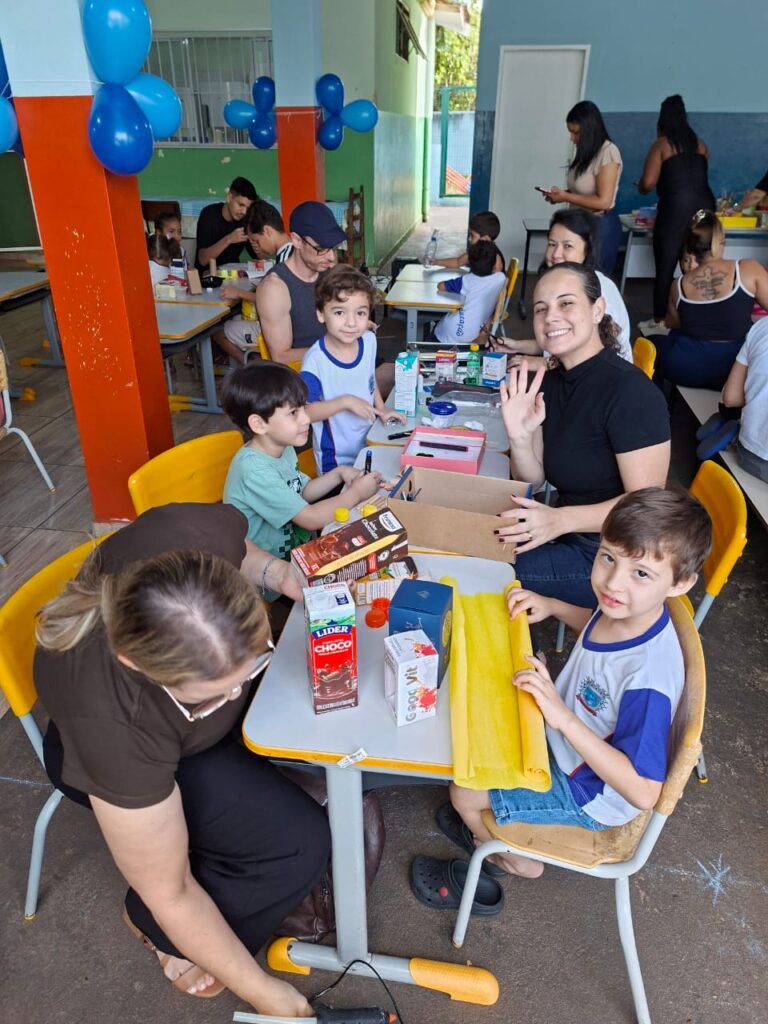 EMEI Sítio do Pica-Pau Amarelo promove oficina “Laços e Sucatas” em Pereira Barreto